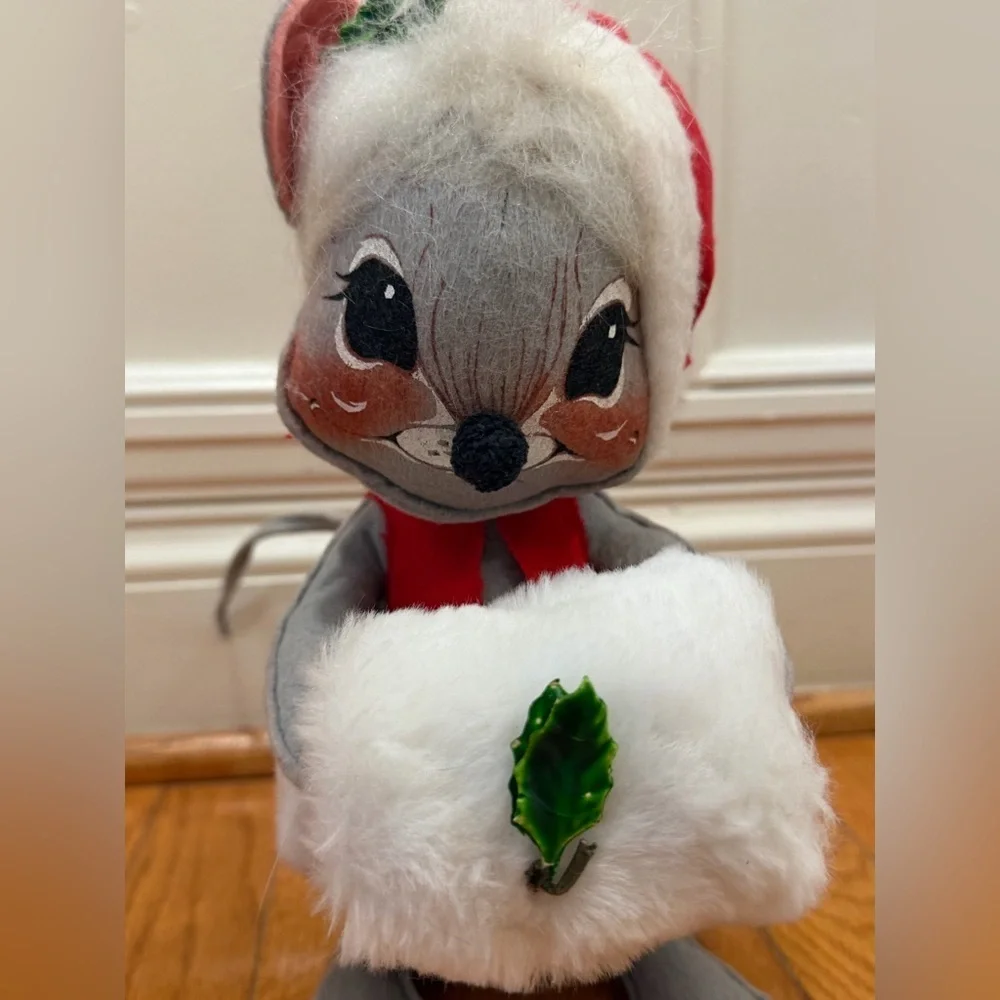 Annalee mobalite poseable gray mouse muff Christmas decor jacket coat red 1971